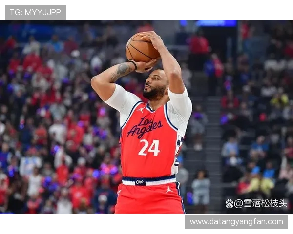 克拉克森买断后成自由球员，效率下滑与年龄成交易阻碍